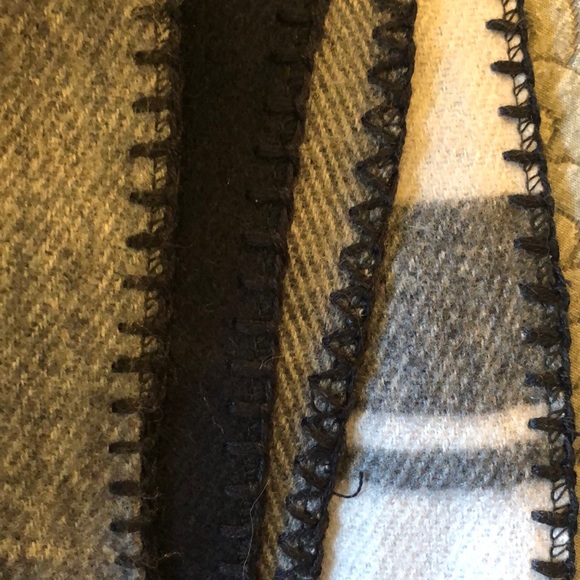 WOOLRICH Size OSFA Poncho Wrap - Blanket wrap PLAID Gray & Black $118 NEW - Picture 14 of 16